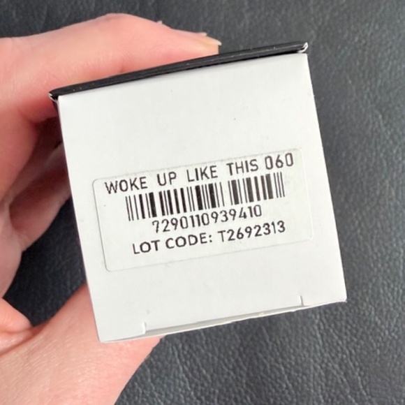 Il Makiage Woke Up Like This Flawless Base Foundation 060 (New in box) - Picture 3 of 4